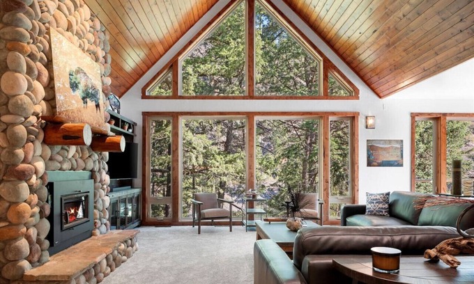 Missoula Casa | * * *Waters Edge Lodge* ****************