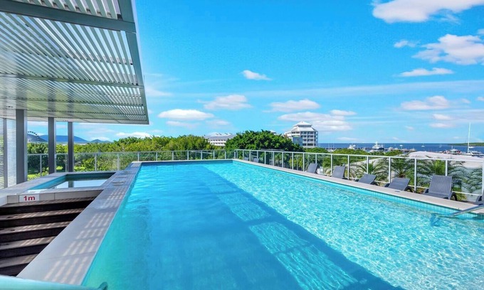 Cairns Central Business District Apartamento | Waters Edge at Harbour Lights Poolside Convenience