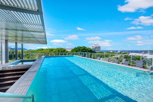 Cairns Central Business District Apartamento | Waters Edge at Harbour Lights - Poolside Convenience