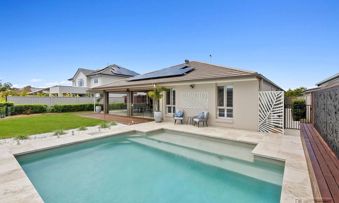 Bellara Casa | Waters Edge!