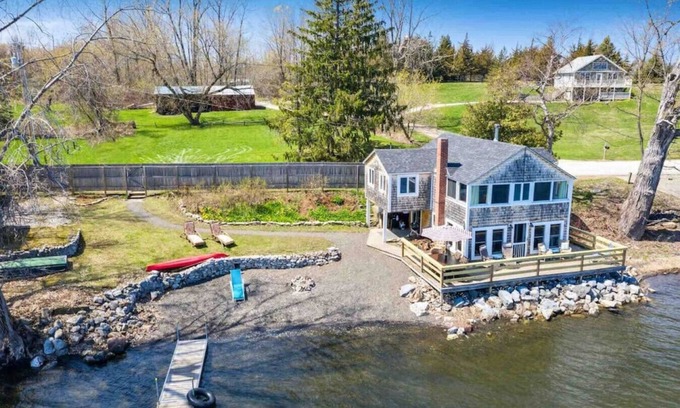 North Hero Cabaña | Waters Edge! Right on the Lake.