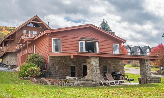 McHenry Casa | Waters Edge