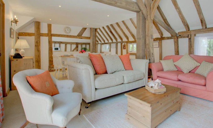 Abbess Roding Casa | Watersheet Farm Barn