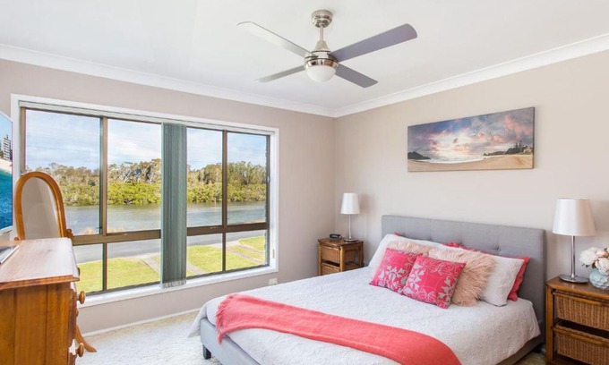 Tuncurry Casa | Waterside at Point Road
