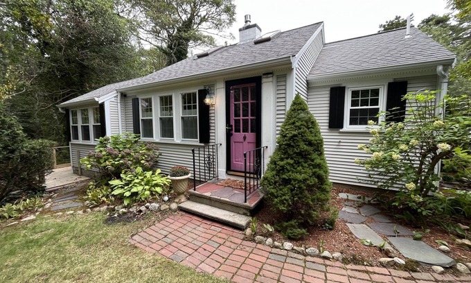 Centerville Casa | Waterside Bungalow Cape Cod