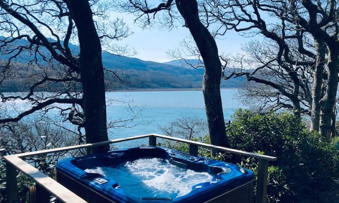 Caerdeon Apartamento | Waterside Cader Cabin with Hot Tub