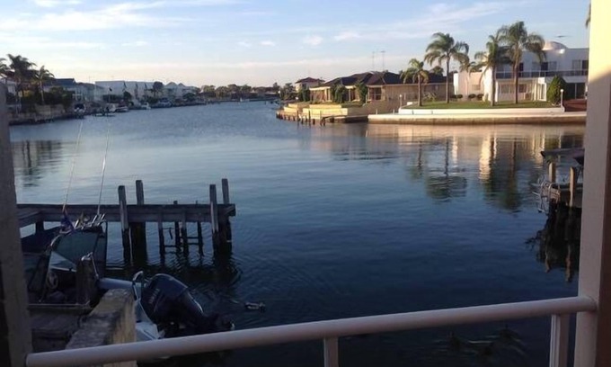 Dudley Park Casa | Waterside Canal Dreams