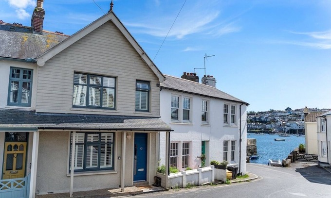 Flushing Casa | Waterside house with sea views
