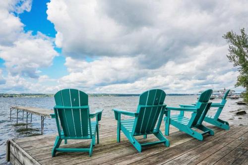 Geneva Casa | Waterside Leisure Lakefront Hot Tub & Game Room