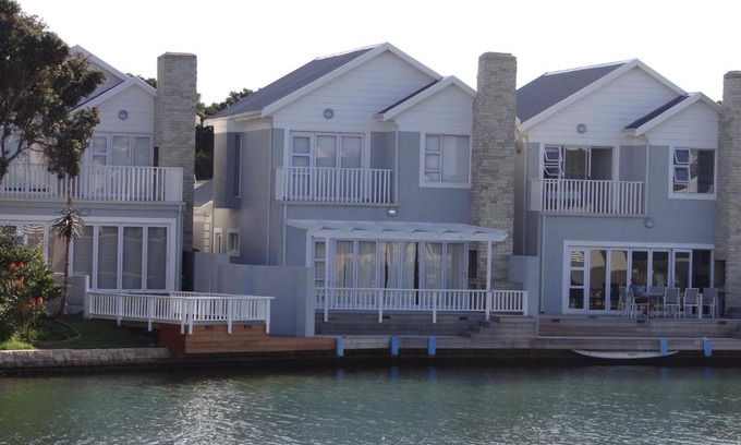Marina Martinique Apartamento | Waterside Living CAN05