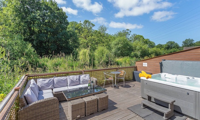 Rastrick Cabaña | Waterside Lodge Thirteen - UK11853