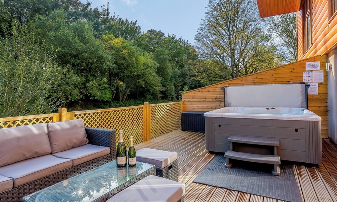 Rastrick Cabaña | Waterside Lodge Three - UK33350