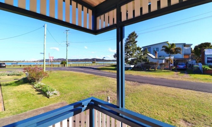 Blacksmiths Casa | Waterside Retreat @ Blacksmiths Beach