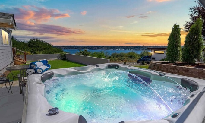 Navy Yard City Casa | Waterview 4BR Home w/Hot Tub, Spa Bath & Game Room