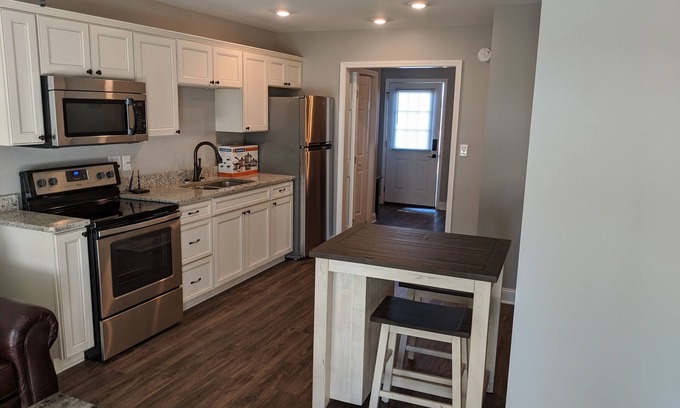 Athens Condominio | Waterview Condo en Bay Village cerca de Lucy Branch Marina en Atenas AL.