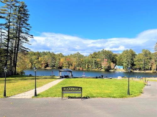 Lake Luzerne Casa | Waterview Seven Bedroom Riverside Lodge