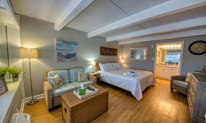 Airlie Apartamento | Waterway View Studio 2 w/Pool, 1 mile to Wrightsville Beach