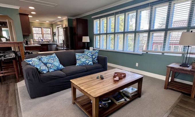 Douglas Apartamento | Waterwheel Penthouse - Downtown Douglas