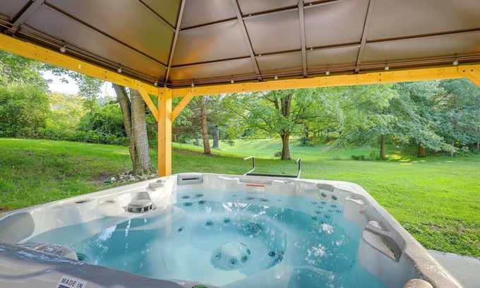 Watkins Glen Cabaña | Watkins Glen Home w/ Hot Tub ~ 3 Mi to Raceway!