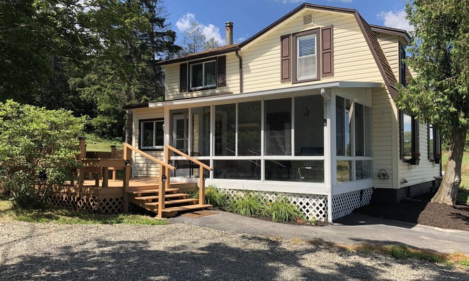 Town of Reading Casa | Watkins Glen Wine Trail Homestead