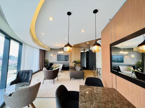 Poblacion District Apartamento | Watson's 2BR Executive Condo