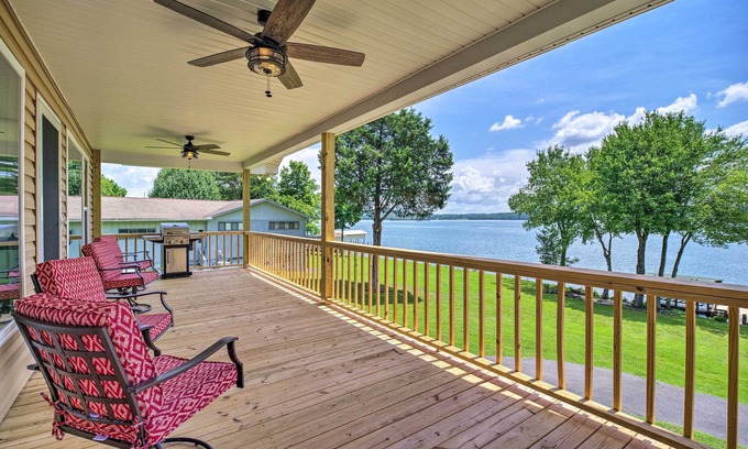 Spring City Casa | Watts Bar Lake Escape: Private Boat Dock + Ramp!