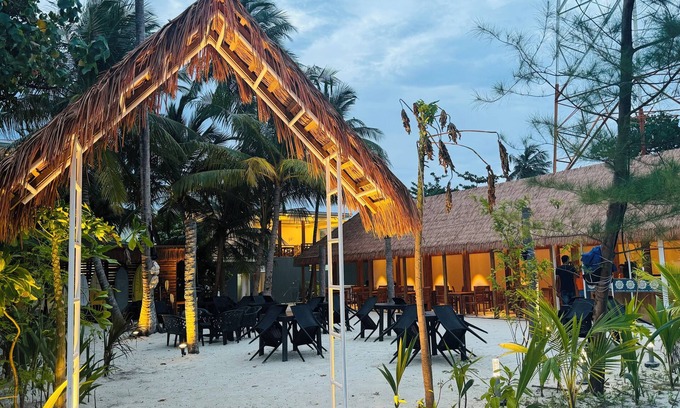 Thulusdhoo Island Hotel | Wave Crest Retreat