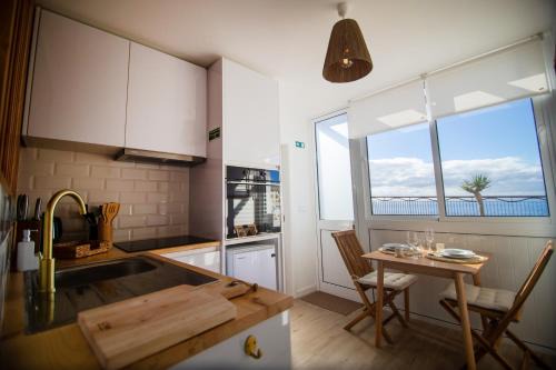 Prazeres Apartamento | Wave Shadows Beach House Oceanfront property - Bottom Floor