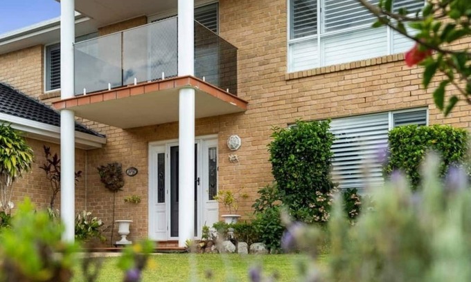 Caves Beach Casa | Wave Song - minutes to the shore