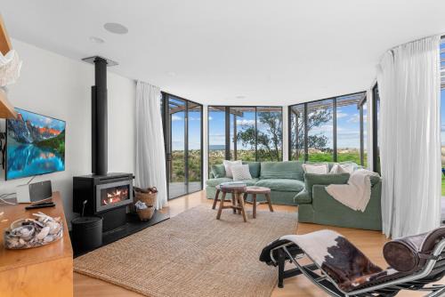 Omaha Casa | Wavefront Escape - Omaha Holiday Home