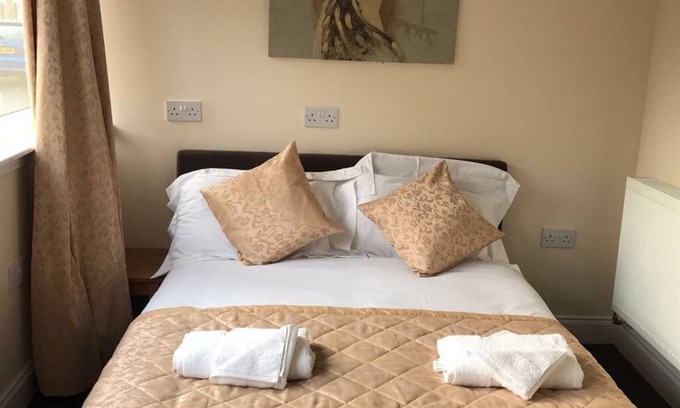 Dingwall Casa | Waverley Inn