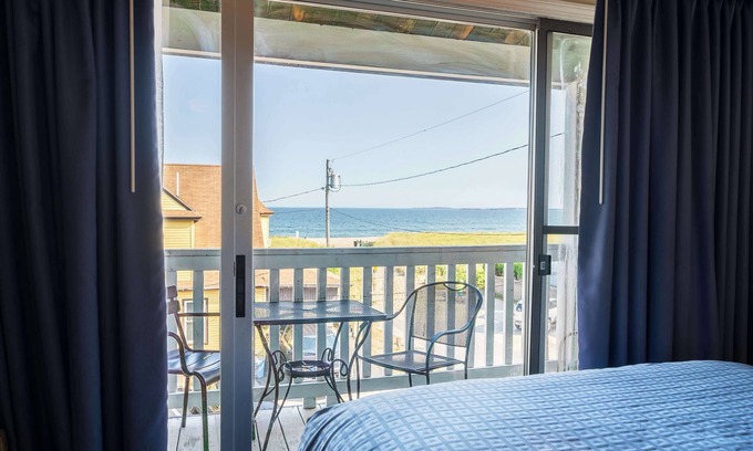 Old Orchard Beach Hotel | Waves Oceanfront Resort