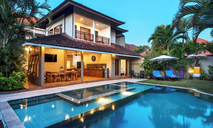 Laksmana Villa | Villa Wayan es una gran villa de 5 dormitorios en el corazón de Seminyak