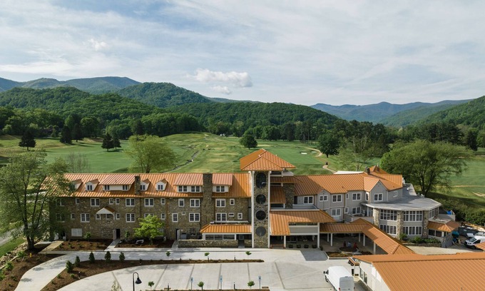 Waynesville Hotel | Waynesville Inn and Golf Club, Tapestry Collection by Hilton