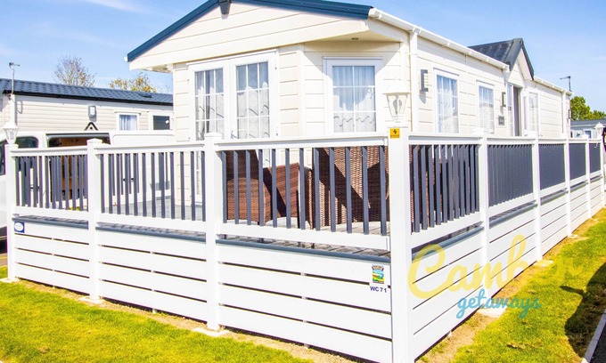 St Mary's Bay Casa | WC71 - Marlie Farm New Romney - Full bath - Sleeps 6 - Gated Deck