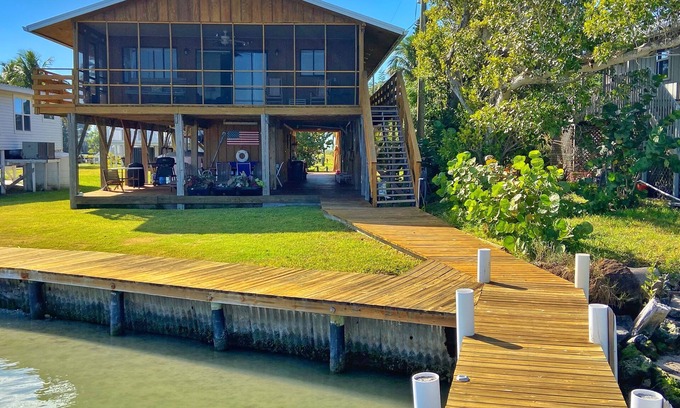 Placida Casa | La mejor vista de Little Gasparilla Island sobre la bahía: muelle privado.