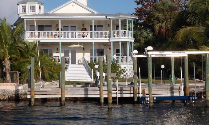 Largo Sound Village Casa | 'We Love Key Largo' - Casa de 3 pisos frente al mar