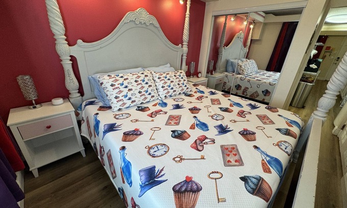 Paradise Lakes Condominio | We're All Mad Here D-4 in Paradise Lakes NUDIST Community for Adults 30+