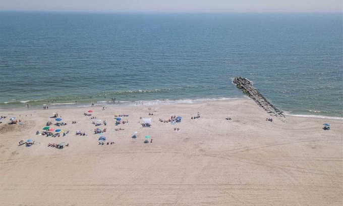Long Beach Apartamento | We're Dune It Well and invite you to come live literally on the beach!