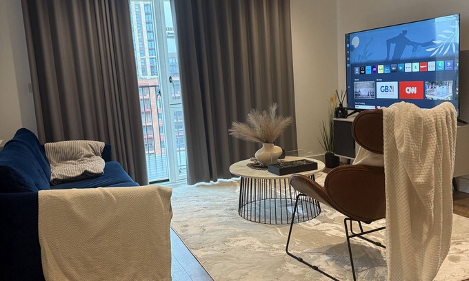 Gascoigne Apartamento | Wealth Luxury Two Bedroom Double Ensuite with Balcony View!