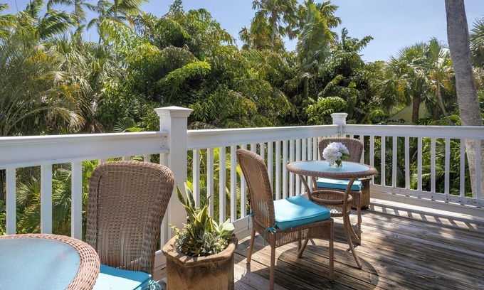 Bahama Village Cama Y Desayuno | Weatherstation Inn