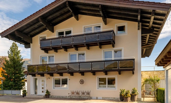 Hollersbach im Pinzgau Apartamento | Weberbauer by Interhome