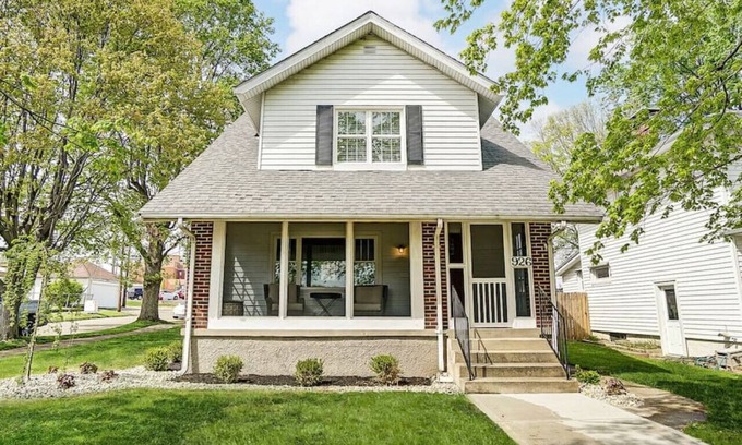 Hamilton Casa | Webster Ave · Close to entertainment, shopping and restaurants