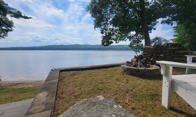 Franklin Casa | Webster Lake Escape!