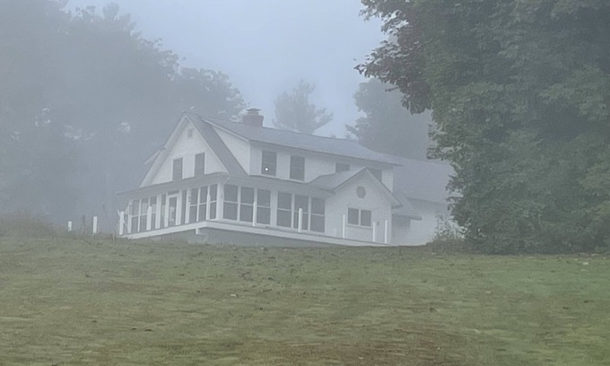 Franklin Otro | Webster Lake Farmhouse with private lake access