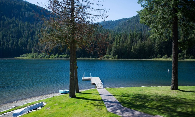 Troy Casa | Wedding and Event Venue on Bull Lake!