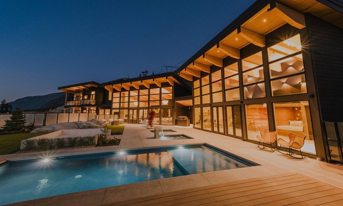 Sea to Sky Highway Cabina | Wedge Mountain Lodge & Spa - Pool, Spa, Theatre +