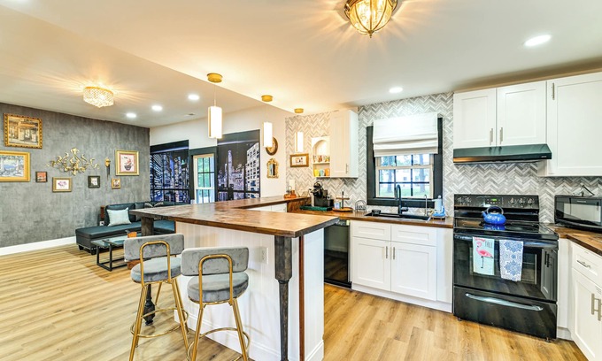 Cornelius Casa | Fish & Golf: Home w/ Yard in Downtown Cornelius