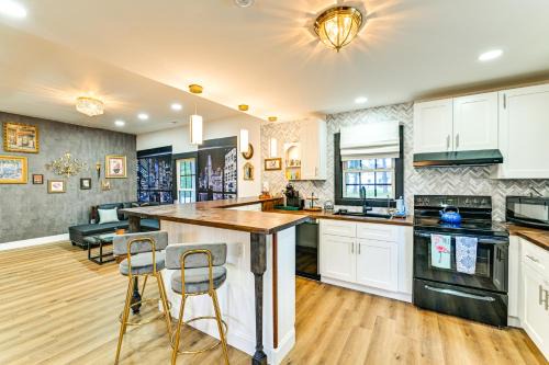 Cornelius Casa | Weekend Getaway in Cornelius Walk to Dining!
