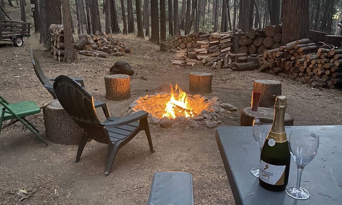 Mokelumne Hill Cabina | Weekend Getaway Relax & Recharge 5 acres Nature Retreat & Dog Heaven!